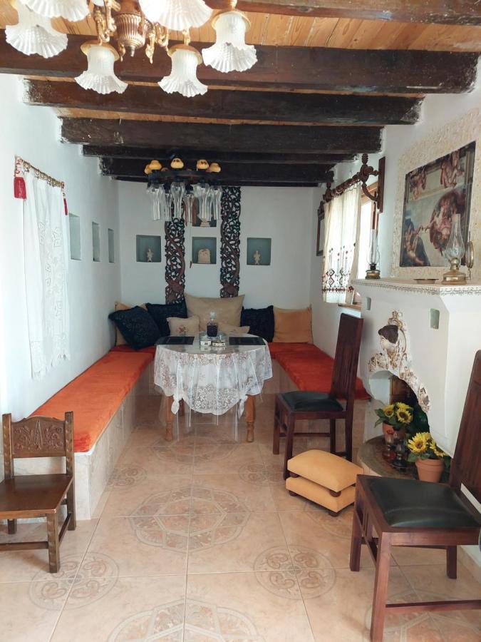 Lakena Traditional House Menetaí المظهر الخارجي الصورة